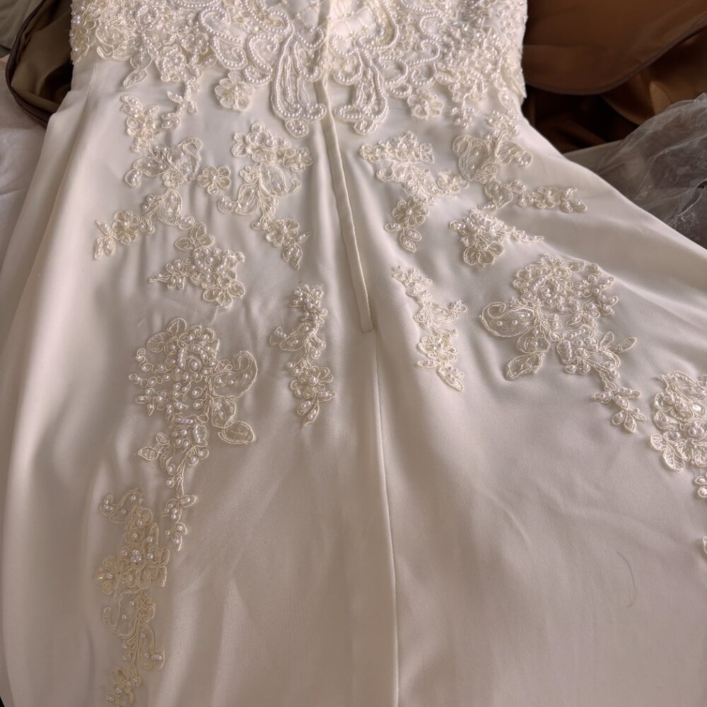 Vintage Oleg Cassini Wedding Gown (10) + train, tiara - Picture 12 of 16